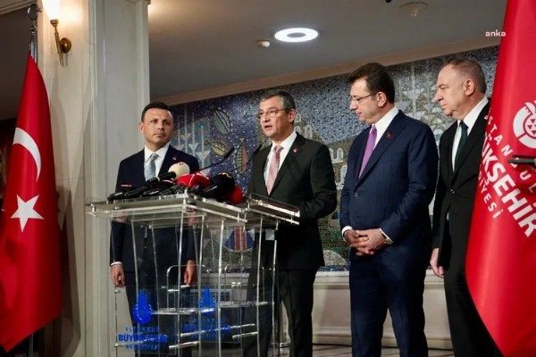 CHP’de Ekrem İmamoğlu’na ‘sessiz darbe hazırlığı’! Kurultaya Özgür Özel ayarı